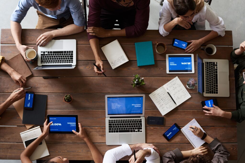 Business owners signing supplier credit agreements to prevent B2B payment defaults in Singapore